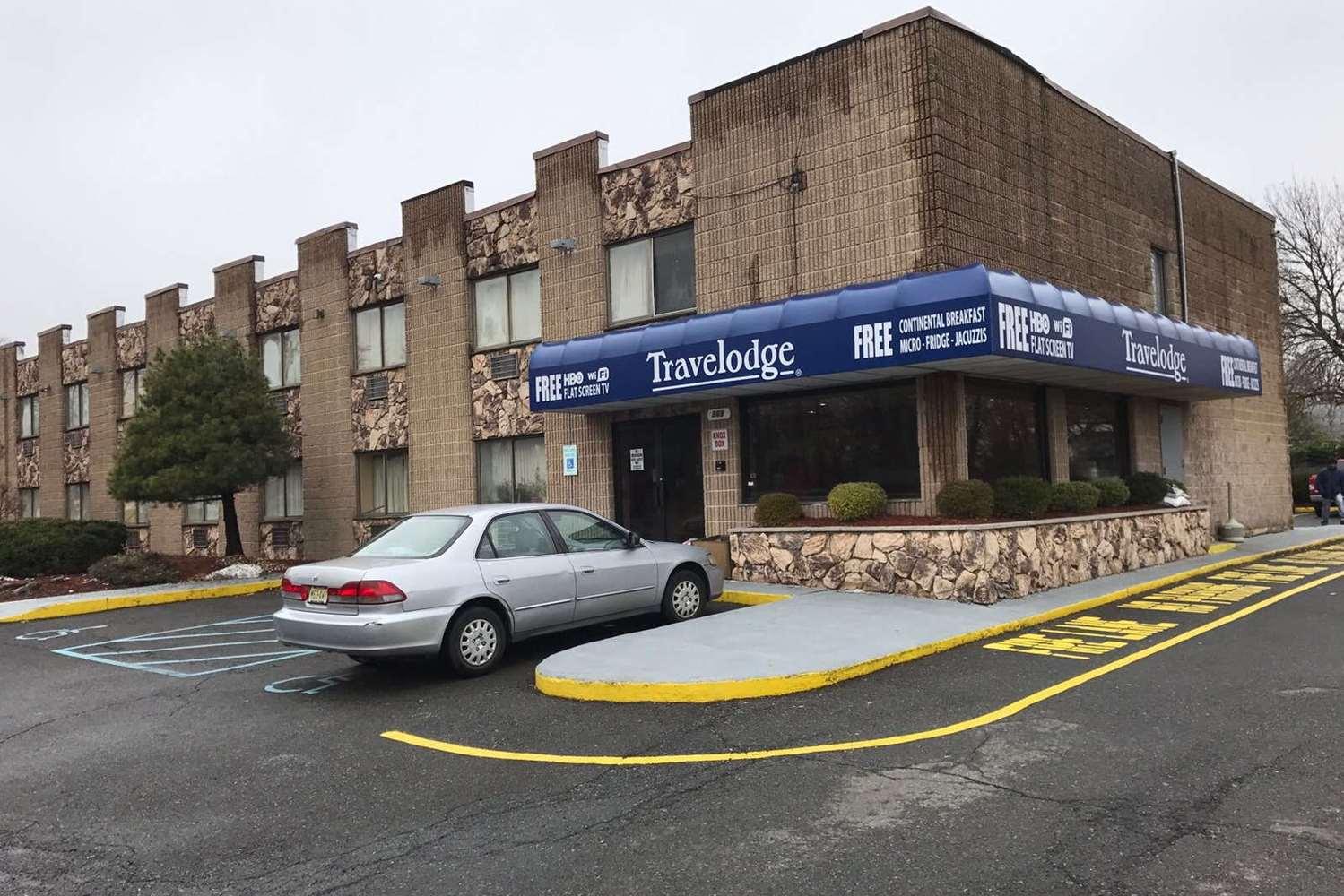 Travelodge By Wyndham Avenel Woodbridge מראה חיצוני תמונה